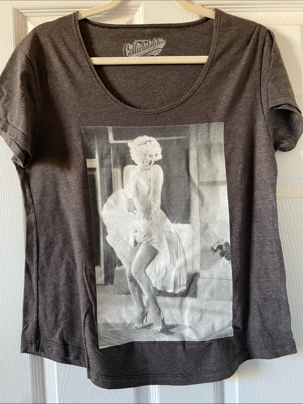 Old Navy Collectabilitees Marilyn Monroe Short Sleeve Shirt Size M